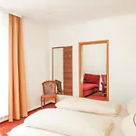 בית הארחה Hotel-pension Peterhof