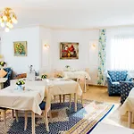 בית הארחה Hotel-pension Peterhof